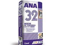 ANA 32 előkevert, ásványi töltőanyag tartalmú vakolóhabarcs.