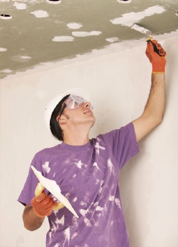 Mennyezet glettelése Cesal anyaggal.