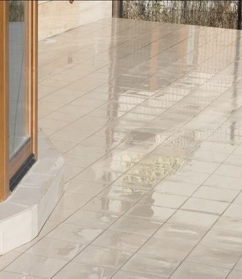 Járólap ragasztása Cesal anyaggal.